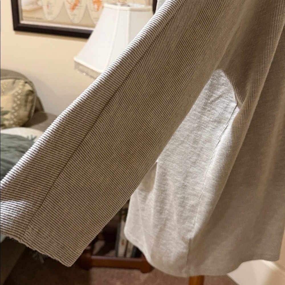 DONNI. Ribbed Knit Cardigan in Gray. OSFA - Picture 6 of 10